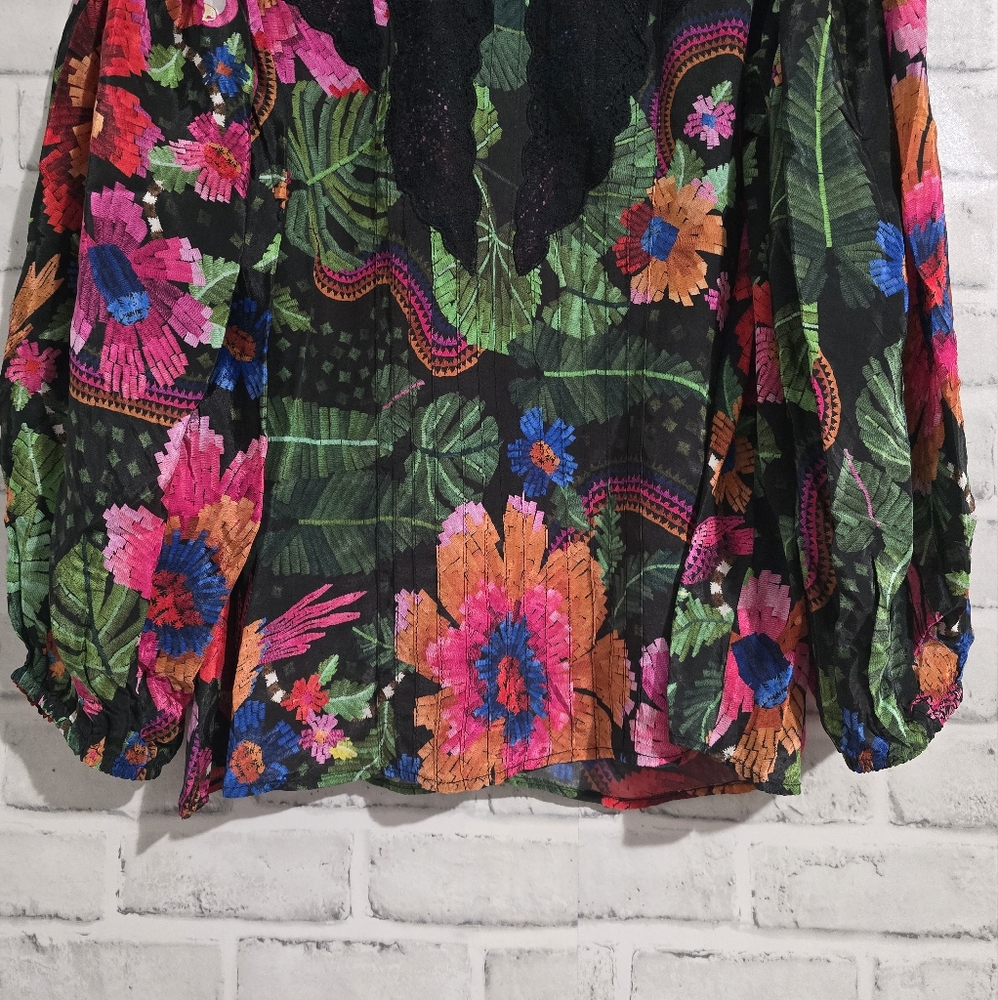 EUC Farm Rio Blooming Garden Blouse Black Floral size S - Picture 6 of 8